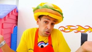 Ники и Влад играют с цветными макаронами! Веселое видео для детей!