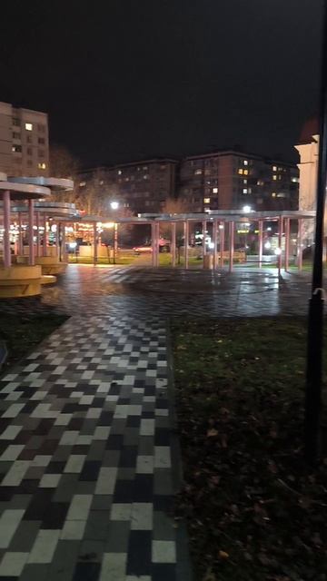 Белгород, вечерний почаевский сквер.