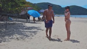 Красотки в мини бикини