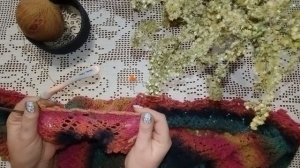 Шаль довязана. Закрываю петли ➰