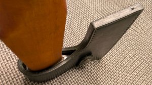 Ножны для топора из остатков кожи.