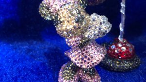 Как сделать фигурку из страз Микки Маус