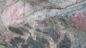 Родонит — каменное сердце Екатеринбурга и символ города