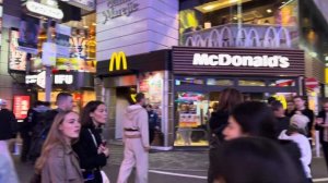 Япония 💥 Неоновый хаос Токио Вечерняя прогулка по улицам Сибуя Самый яркий город