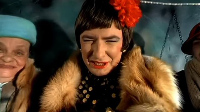 Присел под кустики на речке!