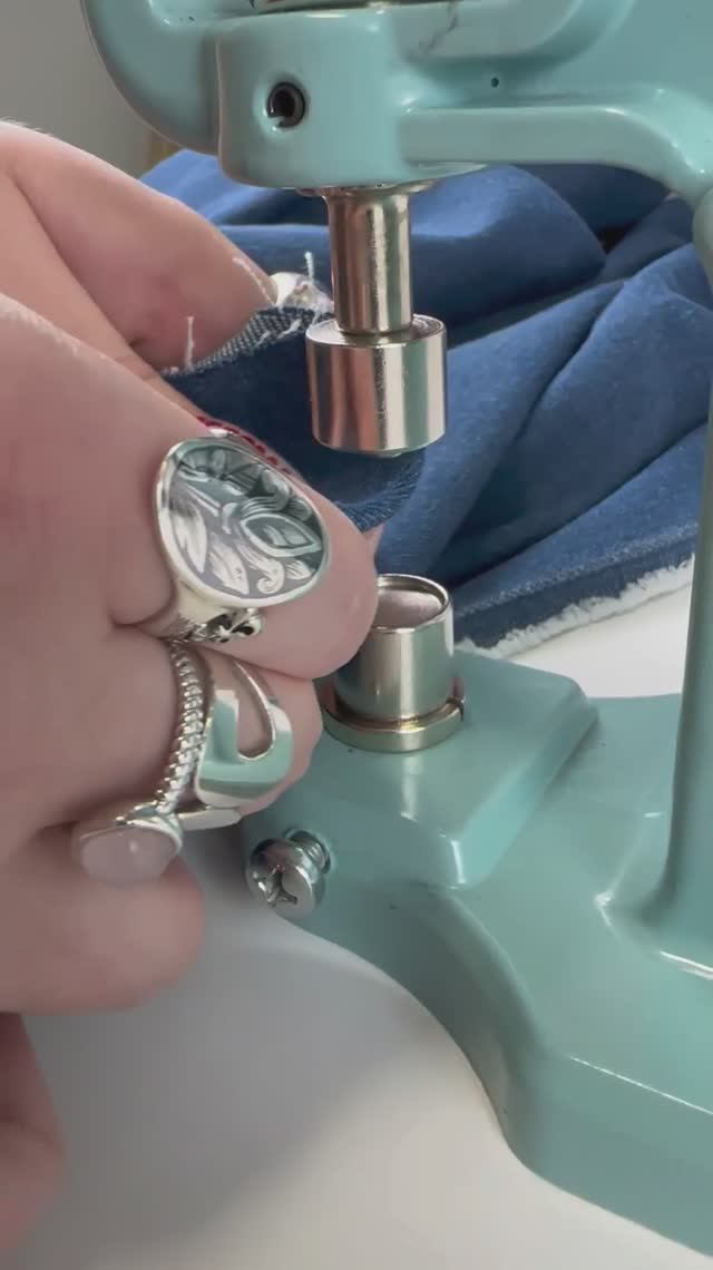 №310 Усилитель для кнопки(подкнопочник) L-12 пластик 11,5*4мм цв белый (100шт)