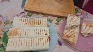 Рулет из лаваша с потрясающей начинкой. Обед за 15 минут!