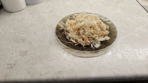 Квашеная капуста – это невероятно вкусно! Рецепт простой и понятный, а ингредиенты легко найти.