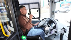 Голос из кабины: сургутский водитель превратил поездки в мини-концерт