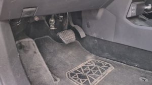 ●Регулировка концевика стоп-сигналов ● Omoda C5 ● Chery ● Постоянно горят стопы ● Педаль тормоза