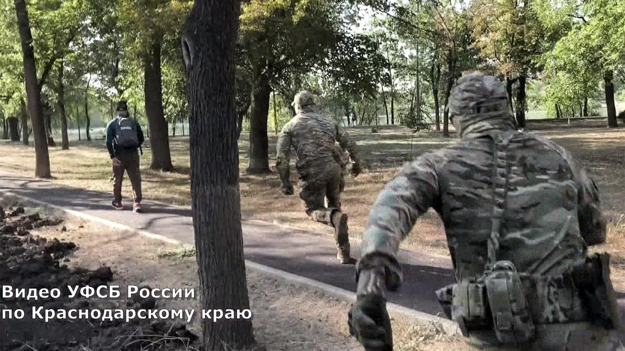 В Краснодарском крае предотвращен теракт на железнодорожных путях.