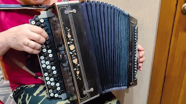 Баян 100 лет ! Редкий и уникальный который слушал Сталин Нквд подарок  Цельнопланочный смотреть онлайн
