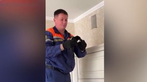 Сорока застряла в вентиляции жилого дома и была особождена спасателями в Новороссийске