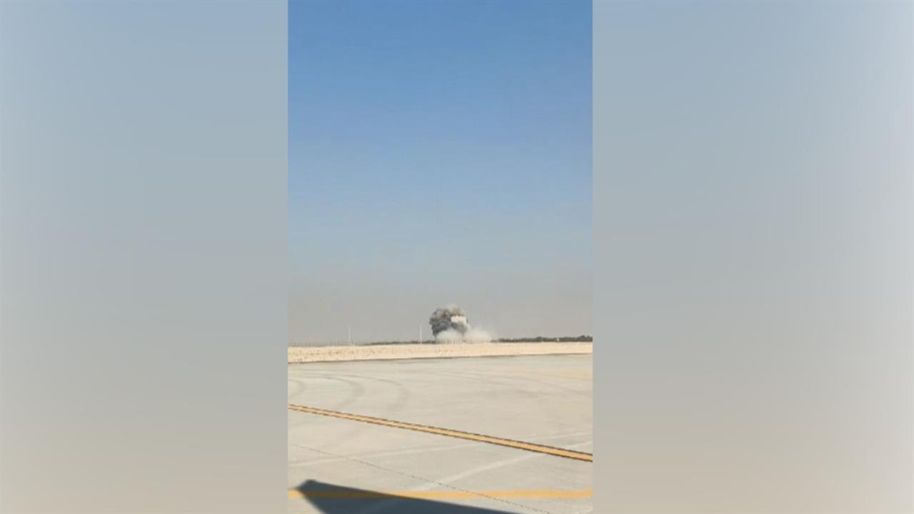 Появились кадры крушения истребителя на авиашоу в Дубае