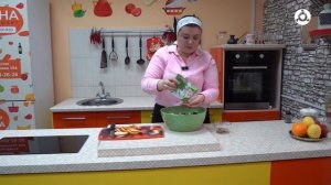 Утреннее меню. Готовим "Цветной салат с копченой грудкой"