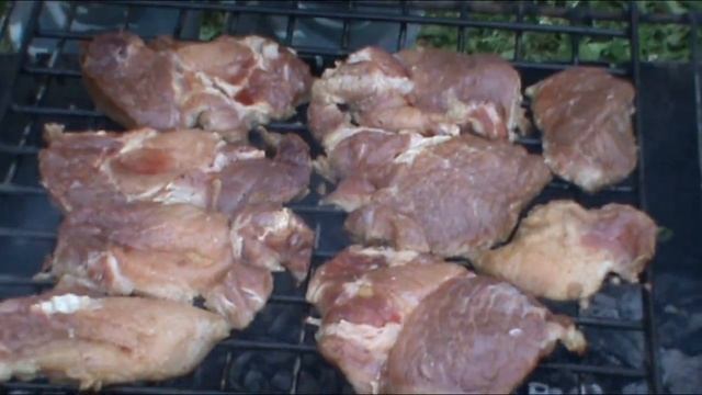 МЯСО НА РЕШЁТКЕ НА МАНГАЛЕ ! СОЧНЫЕ СТЕЙКИ ИЗ СВИНИНЫ !