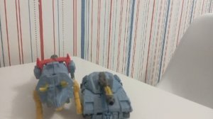 битва комбинаров! слагтрон(слаг + Мегатрон) против гримби (гримлок + Бамблби)