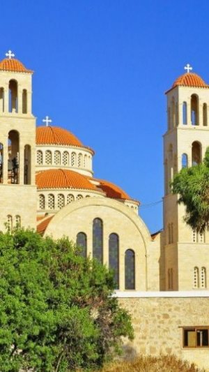 2025. КИПРСКАЯ ЦЕРКОВЬ СПОНСИРУЕТ РОЖДАЕМОСТЬ: БОНУСЫ ПРАВОСЛАВИЯ. А у нас?! Мнение А.РОЖИНЦЕВА