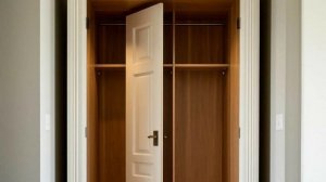 Закрывается плавно и без стука ! Меняем в шкафу обычные петли на петли с доводчиком.