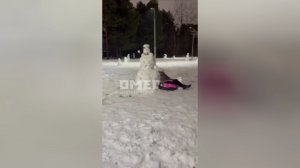 Сургут захватили снеговики, а по улицам Когалыма можно прокатиться на коньках