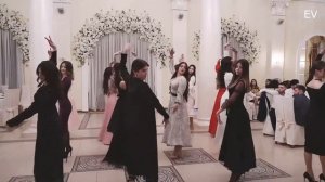 КАЮСЬ - КРАСИВЫЙ КАВКАЗСКИЙ ТАНЕЦ ДЕВУШЕК