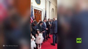 ترامب يمنح عملات التحدي الرئاسية للرهائن الإسرائيليين من غزة في حفل أقيم في المكتب البيضاوي