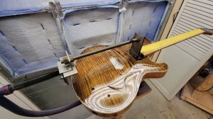 Полуакустика с арктопом ч.8: Морилка и краска | Электрогитара своими руками