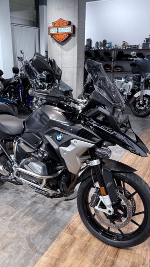 2022 BMW R1250GS Triple Black