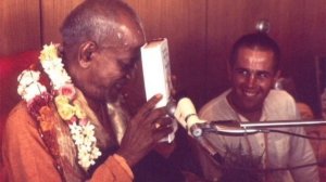 Лекция Шрилы Прабхупады 21.11.1974, Бомбей.  ШБ 3.25.21. Кто такой садху?