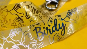 Золотой и серебряный логотип на прозрачной ленте для бейджа