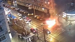 Горит машина в центре Красноярска