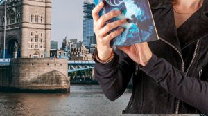 ENGLISH STORY with SIMPLE PRESENT tense