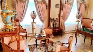 Ореховый и дамский кабинет-гостинные в Елагиноостровском дворце Санкт-Петербурга.