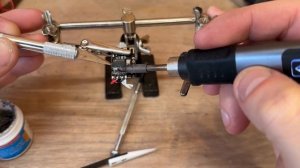 С лёгкостью снимаю микросхемы с платы без паяльного фена. Делюсь хитростью советских времён