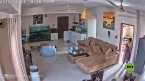 كاميرات المراقبة تسجل لحظة وقوع زلزال وسط بنغلاديش