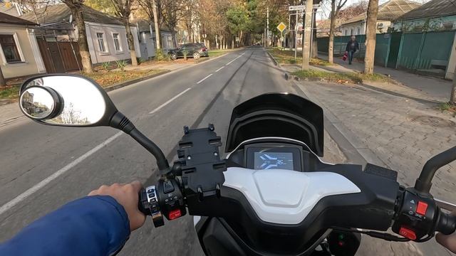 Анапа. 21.11.2025. Еду получать лицензию на такси. На скутере по городу.