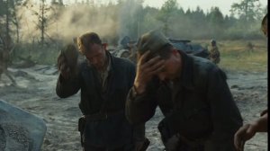 фильм белый тигр 1 часть солдаты нашли об горевшего танкиста 😟😱😱