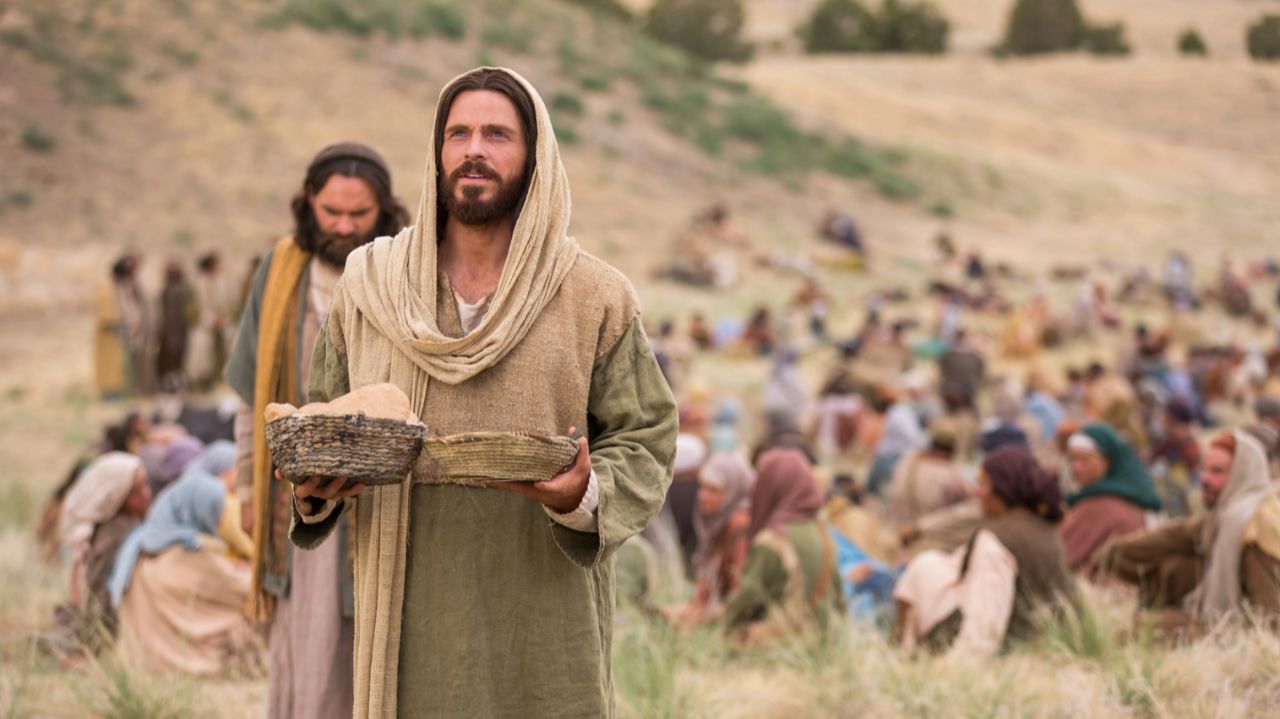 Насыщение пятью хлебами и двумя рыбами/Чудесное насыщение 5 хлебами/Чудо умножения хлебов/Библия смотреть онлайн