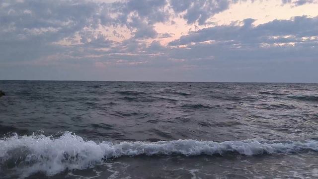 Адлер, шум моря и вечерняя атмосфера.