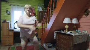 Пятничная зумба.Следую за инструктором,но получается не очень😟