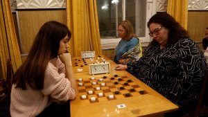 Пройти в дамки в корпоративном первенстве старались сотрудницы Уральской Стали