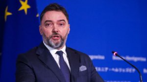 Министр БиГ Кошарац отправил представителю ООН Шмидту нацистскую каску