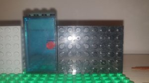 помогите ему сделать лего дом