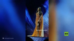 سقوط دراماتيكي لملكة جمال جامايكا خلال مسابقة ملكة جمال الكون 2025 في تايلاند