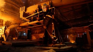 Звание «Заслуженный металлург» присвоено горновому доменной печи Юрию Вокрячко