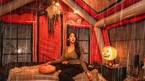 Жуткая ночь в палатке под проливным дождем. Хэллоуин кемпинг.