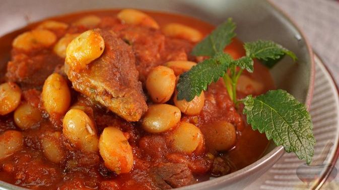 Очень питательно. СВИНИНА С ФАСОЛЬЮ И СЕЛЬДЕРЕЕМ