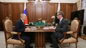 Владимир Путин с руководителем Федеральной налоговой службы Даниилом Егоровым, 21 ноября 2025 года