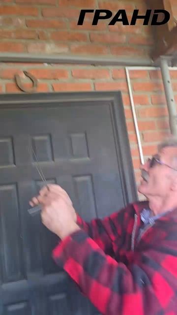 Трещины в пристройке - работа над ошибками других! Цементация грунта. Вводим иглы под фундамент.