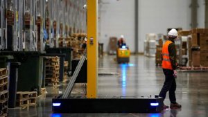 Эксперт назвал причиной роботизации складов дефицит линейного персонала